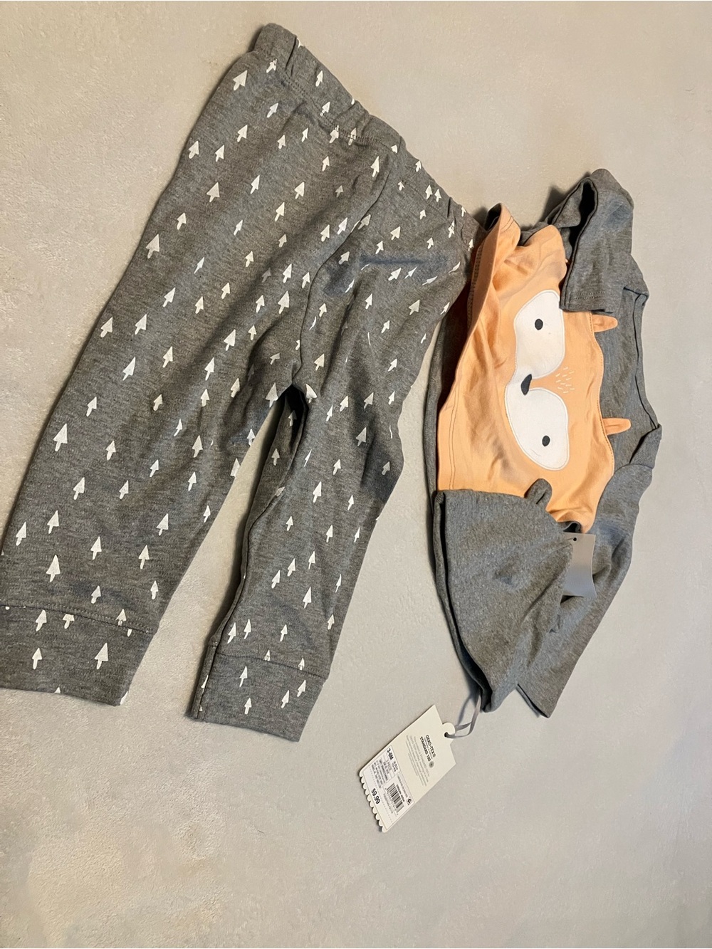 cloud island Gray & White Arrow-Print Pants with Peach Fox top